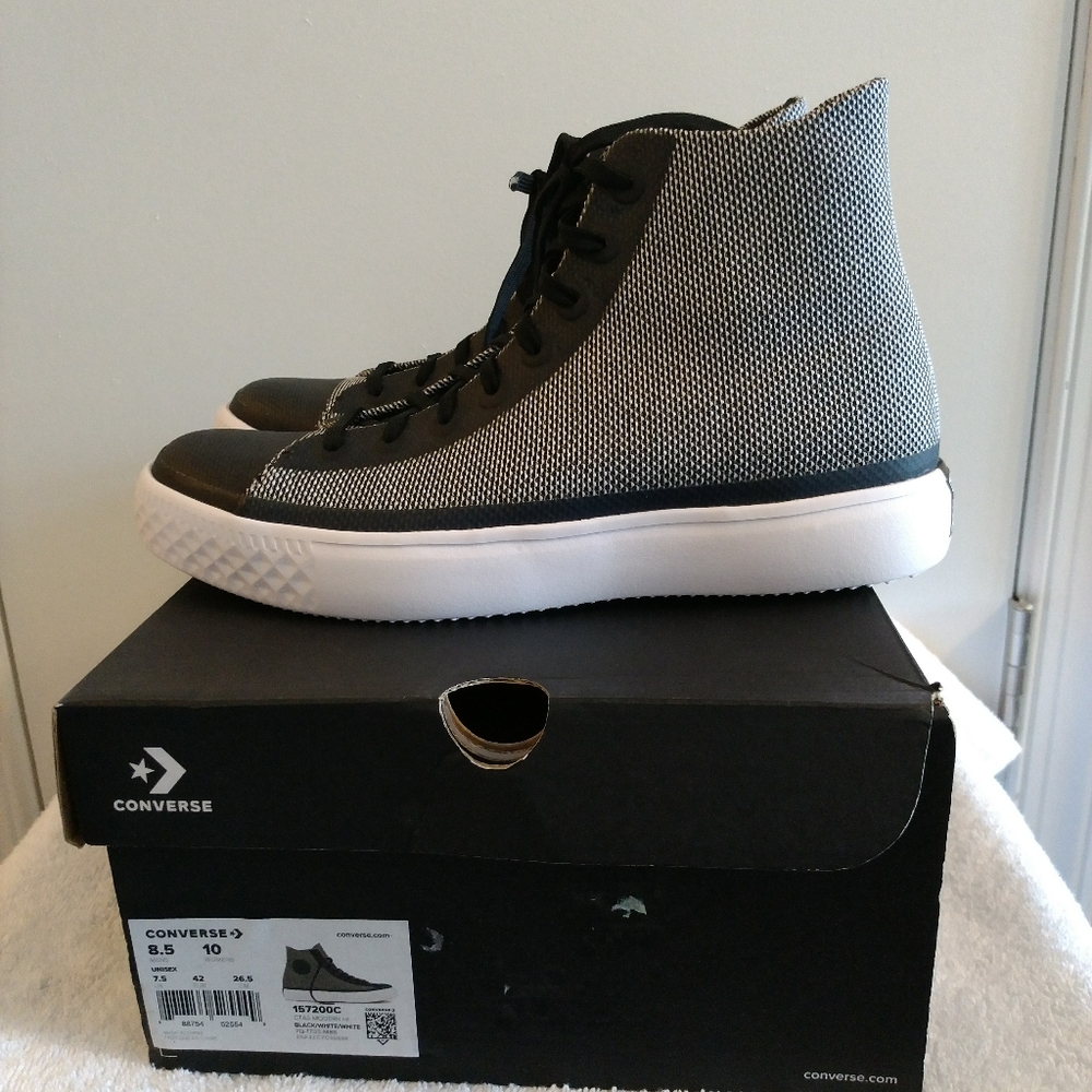 Converse  CTAS Modern Hi. Mens size 8.5 Black/Whit